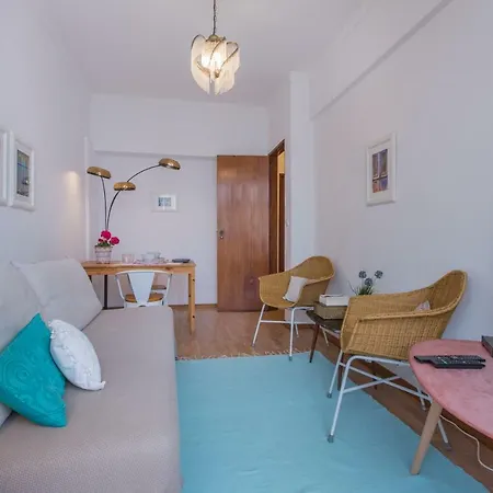 Light Filled Apartment, By Timecooler Apartmán